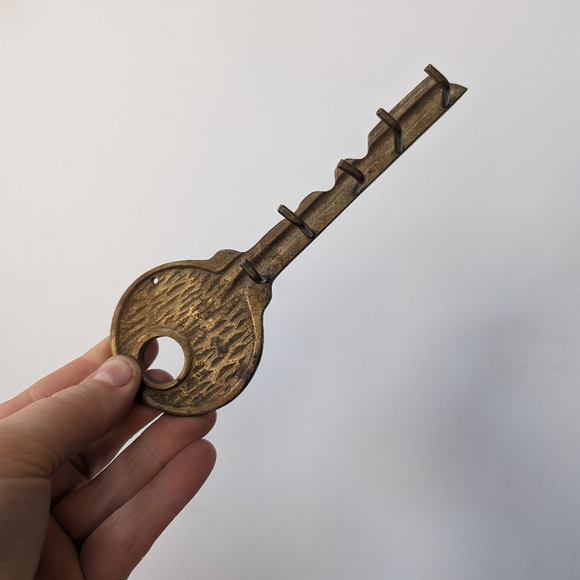 Vintage brass key holder - Picture 1 of 5